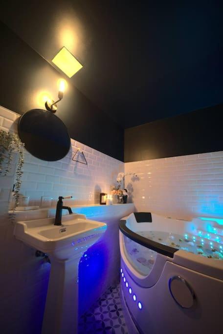 Luxury Room Jacuzzi Centre Ville Haut De Gamme Μυλούζη Εξωτερικό φωτογραφία